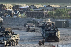 Binh sỹ Mỹ tham gia cuộc tập trận chung Balikatan với binh sỹ Philippines tại thị trấn Capas, phía bắc Manila, Philippines, ngày 14/4/2016. (Ảnh: AFP/TTXVN)