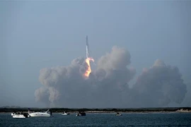Tàu vũ trụ Starship thế hệ mới được phóng từ Sân bay vũ trụ Starbase của SpaceX ở Boca Chica, bang Texas, Mỹ. (Ảnh: AFP/TTXVN)