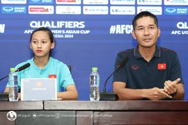 Huấn luyện viên Akira Ijiri tại buổi họp báo. (Nguồn: VFF)