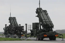 Hệ thống phòng không Patriot tại sân bay Warsaw-Radom ở Radom, Ba Lan. (Ảnh: AFP/TTXVN)