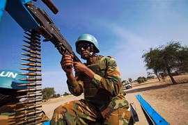 Binh sỹ Ethiopia trong Phái bộ an ninh lâm thời của LHQ tại Abyei (UNISFA) tuần tra tại Abyei, Sudan. (Ảnh: AFP/ TTXVN)