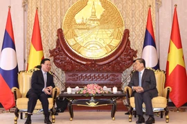 Chủ tịch nước Võ Văn Thưởng gửi lời thăm hỏi tới nguyên Tổng Bí thư, Chủ tịch nước Lào Choummaly Sayasone. (Ảnh: Thống Nhất/TTXVN)