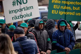 Nông dân Romania biểu tình phản đối nhập khẩu ngũ cốc Ukraine. (Nguồn: abcNews)