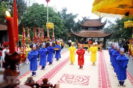Các cụ cao niên xã Chu Hóa, thành phố Việt Trì, tỉnh Phú Thọ thực hiện nghi thức tế truyền thống. (Ảnh: Trung Kiên/TTXVN)