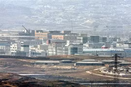 Quang cảnh khu công nghiệp chung liên Triều Kaesong tại thị trấn Kaesong, Triều Tiên. (Ảnh: AFP/TTXVN)
