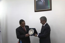 Ông Lê Hồng Anh bắt đầu chuyến thăm và làm việc tại Azerbaijan