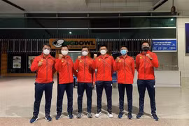 Các thành viên đội tuyển quần vợt Việt Nam lên đường tham dự Davis Cup năm 2021. (Ảnh: TTXVN phát)