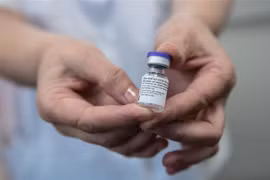 Vaccine phòng COVID-19 do hãng dược Pfizer (Mỹ) và BioNTech (Đức) phối hợp phát triển. (Ảnh: THX/ TTXVN)
