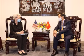 Bộ trưởng Ngoại giao Bùi Thanh Sơn tiếp Thứ trưởng Bộ Ngoại giao Hoa Kỳ Wendy Sherman. (Ảnh: Thống Nhất/TTXVN)