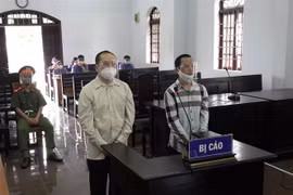 Các bị cáo trước tòa. (Ảnh: Ngọc Minh/TTXVN)