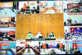Quang cảnh buổi làm việc trực tuyến tại các điểm cầu. (Ảnh: Hồng Pha/TTXVN phát)