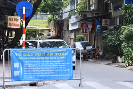 Chốt tổ dân phố an toàn trên đường Quán Thánh (phường Quán Thánh, Ba Đình) đã “mở” sáng 22/9. (Ảnh: Hoàng Hiếu/TTXVN)