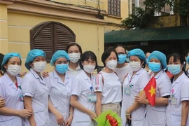 Đoàn cán bộ, nhân viên y tế Hà Nam lên đường hỗ trợ Thành phố Hồ Chí Minh chống dịch. (Ảnh: Thanh Tuấn/TTXVN)