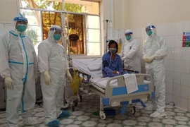 Bệnh nhân COVID-19 nguy kịch đến mức ngừng tim được cứu sống tại Đồng Tháp. (Ảnh: TTXVN phát)