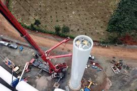 Thi công dự án điện gió Nam Bình 1. (Ảnh minh họa: Hưng Thịnh/TTXVN)