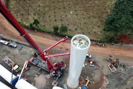 Thi công dự án điện gió Nam Bình 1. (Ảnh minh họa: Hưng Thịnh/TTXVN)