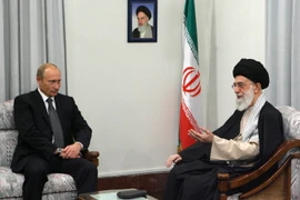Tổng thống Nga Putin và thủ lĩnh tinh thần tối cao Iran Ali Khamenei. (Ảnh: Reuters)