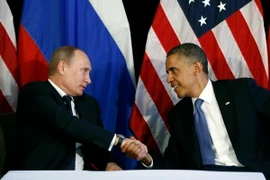 Tổng thống Nga Putin bắt tay với người đồng cấp Mỹ Obama. (Ảnh: Reuters)