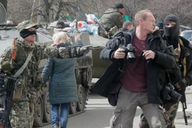 Thêm nhiều nhà báo Nga bị cản trở khi đang tác nghiệp tại Ukraine