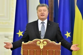 Tổng thống Ukraine Petro Poroshenko phát biểu trong một cuộc họp báo ở thủ đô Kiev. (Ảnh: AFP/TTXVN) 