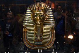 Chiếc mặt nạ vàng của Pharaoh Tutankhamun đã trở thành biểu tượng của Ai Cập cổ đại. (Ảnh: AFP/TTXVN)