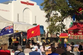 Tổng lãnh sự Lê Viết Duyên phát biểu khai trương khu triển lãm Việt Nam. (Ảnh: Khánh Linh/Vietnam+)