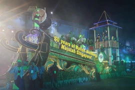 Singapore rực rỡ sắc màu trong lễ hội Chingay Parade 2015