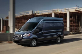 Mẫu xe Transit 2016 của Ford sẽ được nâng cấp các thiết bị mới. (Ảnh: Ford)