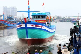 [Photo] Gia đình ngư dân bị tàu Trung Quốc đâm chìm tiếp tục ra khơi