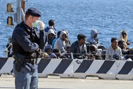 Italy họp khẩn sau vụ lật thuyền làm 700 người chết ngoài khơi Libya