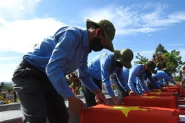 Lễ viếng, truy điệu và an táng hài cốt các liệt sỹ. (Ảnh minh họa. Nguồn: TTXVN)