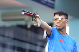 Vận động viên bắn súng Trần Quốc Cường nhiều lần giành huy chương Vàng SEA Games, huy chương Đồng ASIAD 2018, tham dự Olympic 2016, bắt đầu tập luyện trở lại. (Ảnh: Thành Đạt/TTXVN)
