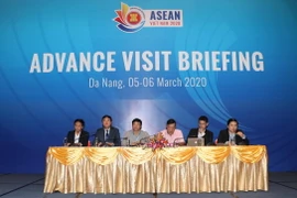 Ban tổ chức cung cấp thông tin cho các đại biểu về công tác chuẩn bị Hội nghị Cấp cao ASEAN 36 và Cấp cao kỷ niệm ASEAN-New Zealand. (Ảnh: Trần Lê Lâm/TTXVN)