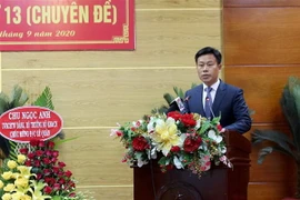 Phó Bí thư Tỉnh ủy Cà Mau Lê Quân phát biểu nhận nhiệm vụ sau khi được bầu giữ chức Chủ tịch Ủy ban Nhân dân tỉnh khóa IX, nhiệm kỳ 2016-2021 tại Kỳ họp. (Ảnh: Kim Há/TTXVN)