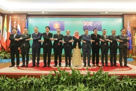 Các trưởng đoàn chụp ảnh chung. (Ảnh: TTXVN)
