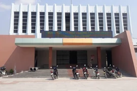 Đình chỉ Giám đốc Trung tâm văn hóa huyện mang chuông bán đồng nát