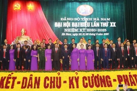 Ban chấp hành Đảng bộ tỉnh Hà Nam khóa XX ra mắt Đại hội. (Ảnh: Nguyễn Chinh/TTXVN)