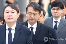 Tổng công tố Yoon Seok-youl (trái) và các công tố viên cao cấp Han Dong-hoon (phải) và Kang Nam-il. (Nguồn: Yonhap)