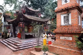 Người dân Thủ đô Hà Nội đi lễ tại Tổ đình Phúc Khánh. (Ảnh: Danh Lam/TTXVN)
