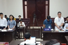 Hai bên đương sự tại phiên tòa. (Ảnh: Kim Anh/TTXVN)