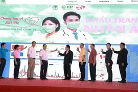Ra mắt trang thông tin Dự án 'Khẩu trang nhân ái,' trao tặng cho Việt Nam 8 triệu chiếc khẩu trang y tế để phòng chống dịch COVID-19. (Ảnh: Nguyên Linh/TTXVN)