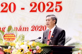 Bí thư Tỉnh ủy Sơn La Nguyễn Hữu Đông đọc báo cáo chính trị của Ban Chấp hành Đảng bộ tỉnh Sơn La, khóa XIV. (Ảnh: Quang Quyết/TTXVN)