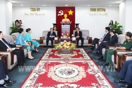 Bí thư Tỉnh ủy Trần Văn Nam tiếp ngài Sengphet Houngboungnuang - Đại sứ Lào tại Việt Nam. (Nguồn: Binhduong.gov.vn)