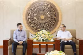 Phó Bí thư thường trực Tỉnh ủy Phú Thọ Hoàng Công Thủy tiếp Bí thư Đảng ủy, Phó Tổng Giám đốc Thông tấn xã Việt Nam Lê Quốc Minh cùng đoàn công tác. (Ảnh: Trung Kiên/TTXVN)