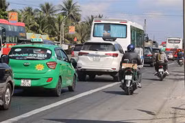 Ùn tắc giao thông ở Ngã tư Đồng Tâm. (Ảnh: Minh Trí/TTXVN)