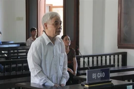 Bị cáo Lê Văn Phước, nguyên Chánh án Tòa án Nhân dân tỉnh Phú Yên lĩnh án 12 năm 6 tháng tù (giảm 3 năm) theo mức án phiên xét xử sơ thẩm ngày 30/12/2019. (Ảnh: TTXVN)