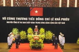 Linh cữu nguyên Tổng Bí thư Lê Khả Phiêu được quàn tại Nhà tang lễ. (Ảnh: TTXVN)