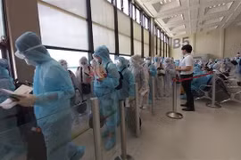 Các công dân Việt Nam từ Đài Loan (Trung Quốc) về nước an toàn. (Ảnh: TTXVN)