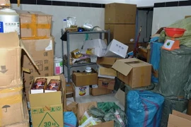 Tang vật thu được tại hiện trường. (Ảnh: TTXVN)