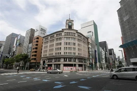 Cảnh vắng vẻ trên đường phố tại Tokyo, Nhật Bản trong bối cảnh dịch COVID-19 bùng phát, ngày 4/5/2020. (Ảnh: THX/TTXVN)